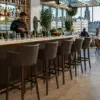 Horeca-Houten-Bar-Armstoel-OMEGA-Bruin-Kunstleer-2