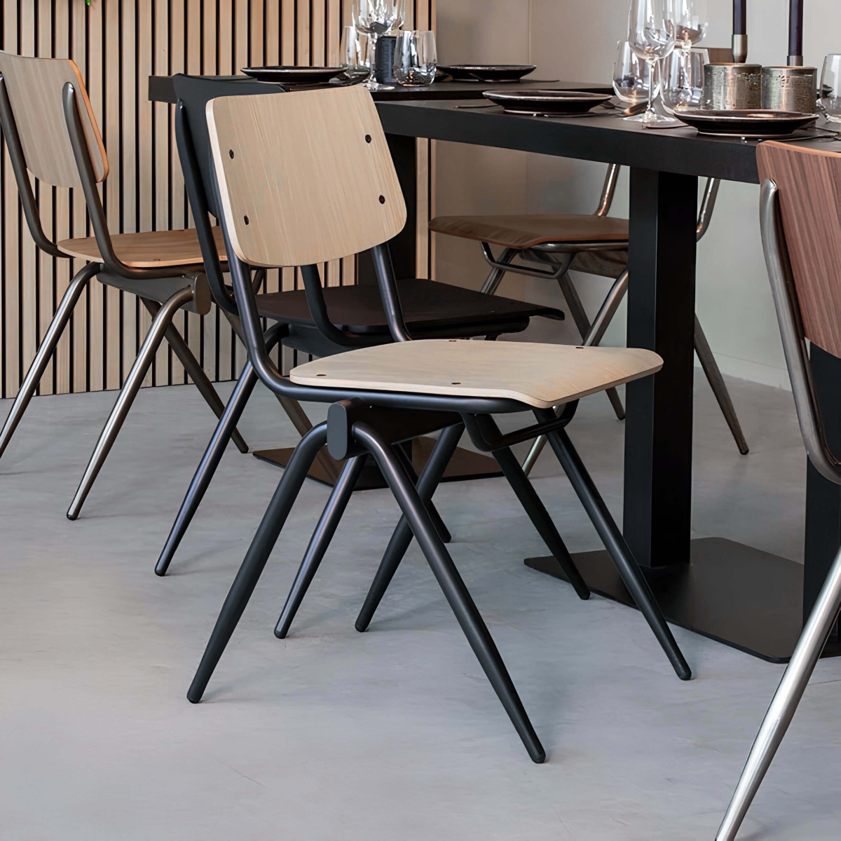 Stapelbare-Schoolstoel-OXFORD-Naturel-Hout-M